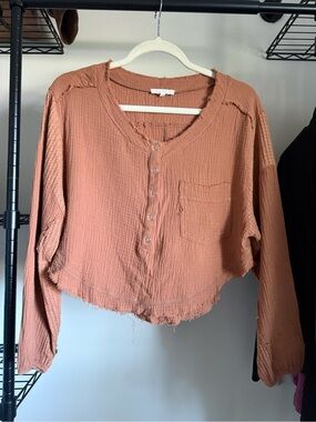 Promesa Rust Cropped Gauze Henley Top